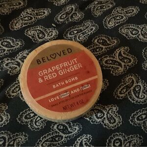 Grapefruit and red ginger bath bomb .​